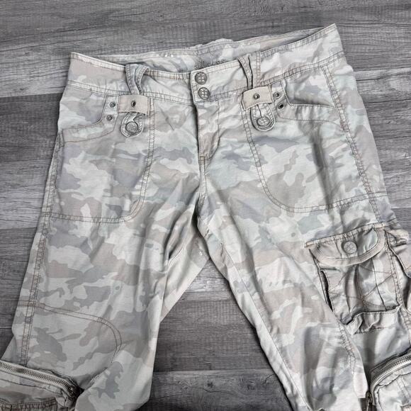 Y2K mid rise cargo pants with an all-over desert camo print Size 9 - Picture 4 of 9